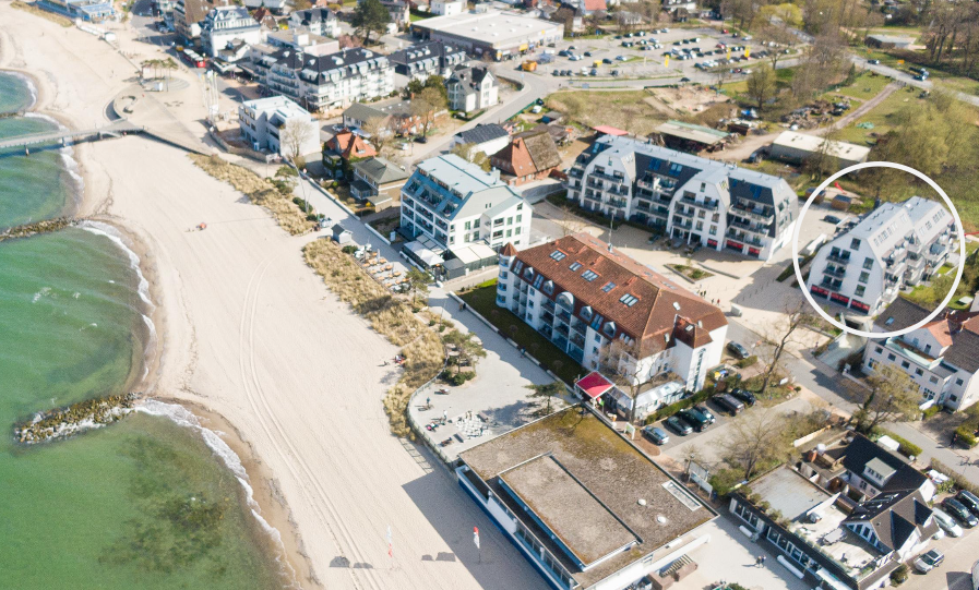 Luftaufnahme Niendorf an der Ostsee — das Gebäude in zweiter Reihe